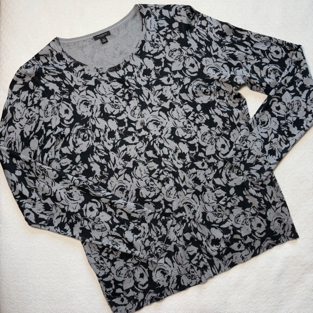 Ann Taylor XL Grey Black Floral Rose Print Button Front Cardigan Sweater Y2K
